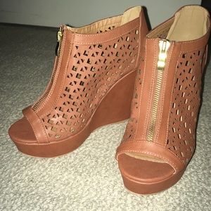 Tan cutout wedges